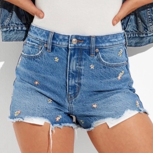 American Eagle Outfitters Pants - American Eagle Mom Short High Rise Floral Embroidered Distressed Denim Size 6